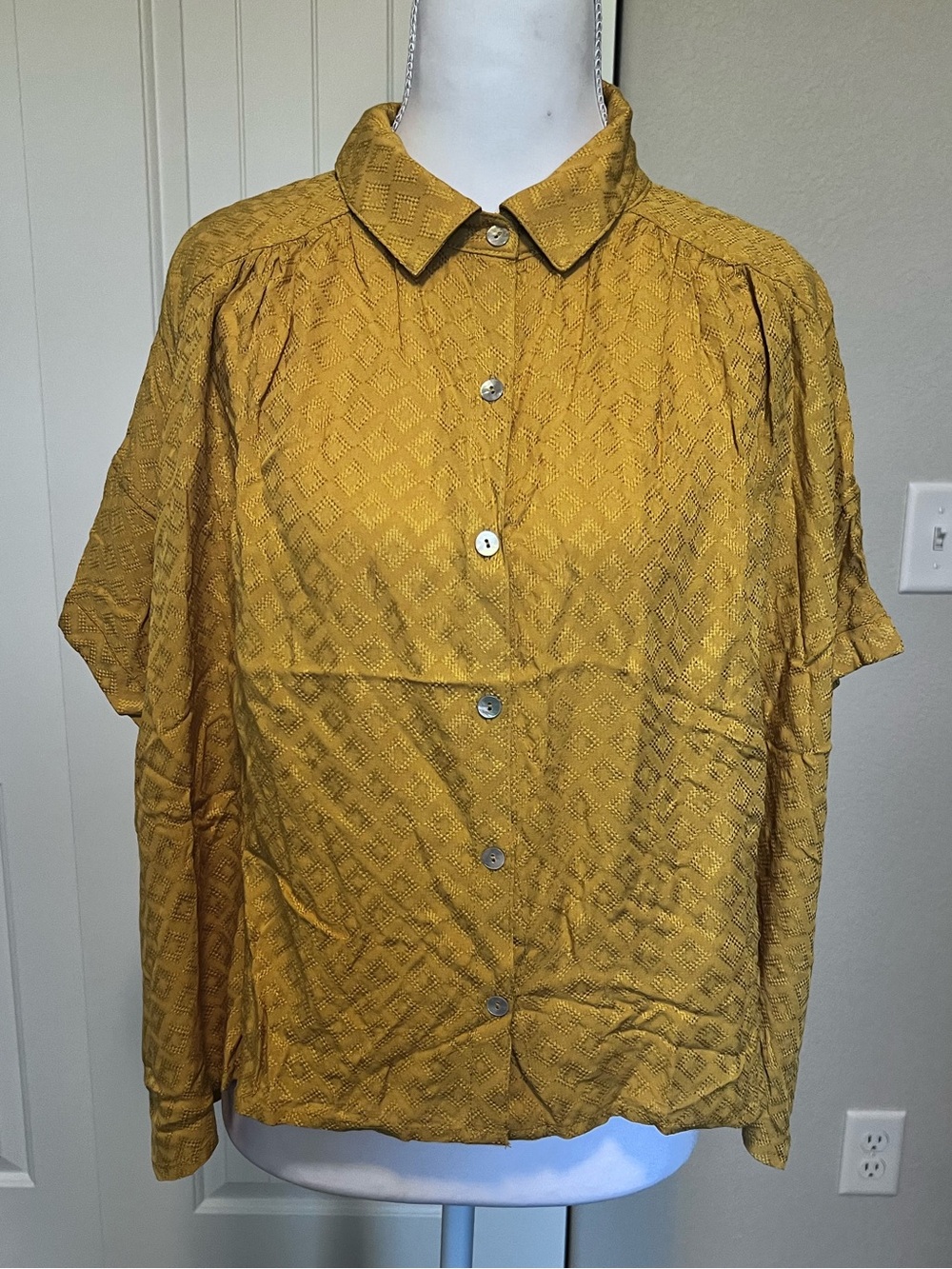 NWT BP boxy oversized relaxed fit short sleeves geometric diamond pattern top